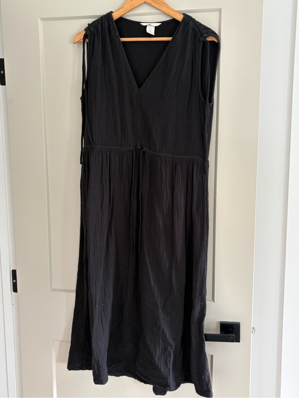 H&M Black Sleeveless V-Neck Midi Dress